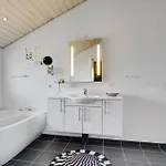 בית נופש Amazing In With Sauna